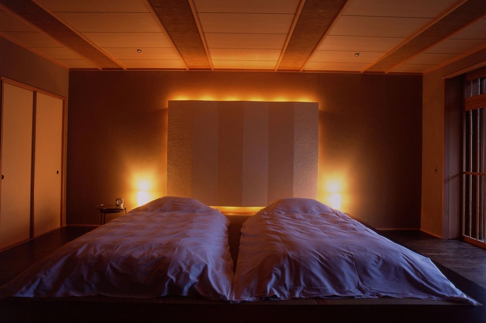 Suite, 2 Futon Beds, Sauna, Hot Tub