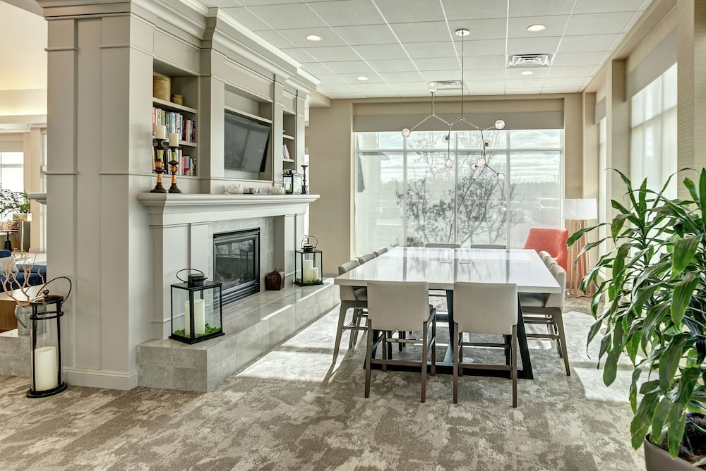 Hilton Garden Inn Lakewood 40/52