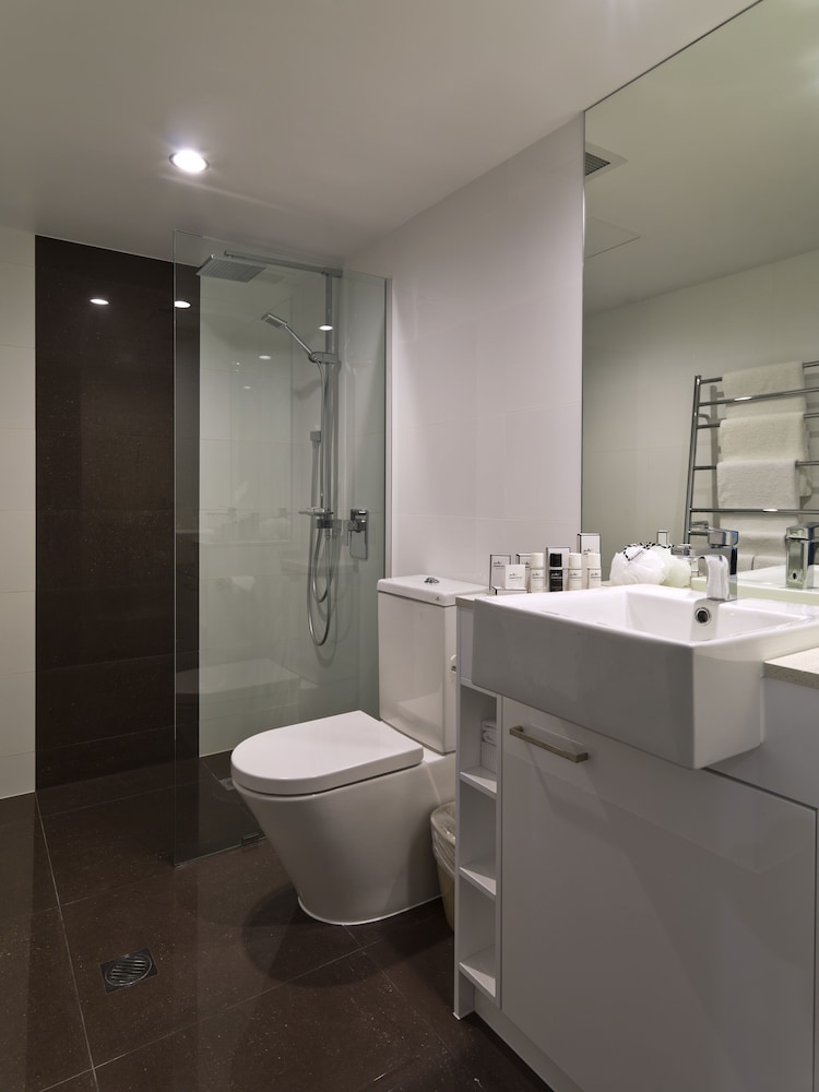 NOVOTEL SURFERS PARADISE 51/64