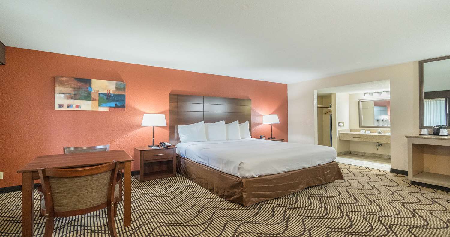 غرفة ديلوكس بسرير كينج بإطلالة على البحر، Best Western Roseville Inn 3/5