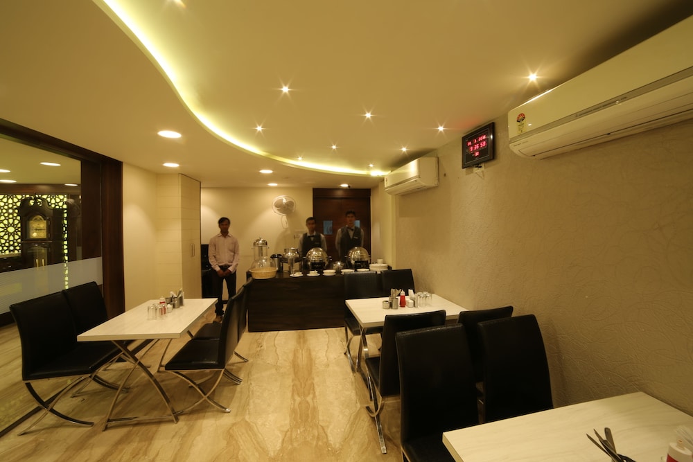 Hotel Grandpragati 26/28