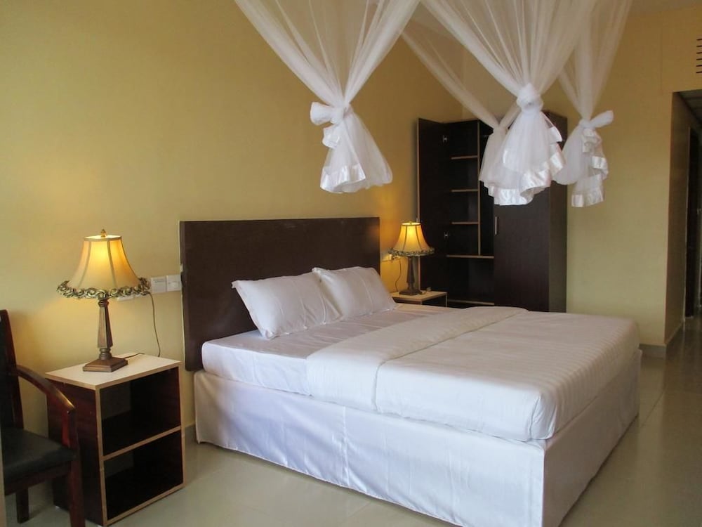 Pulickal Airport Hotel 23/50
