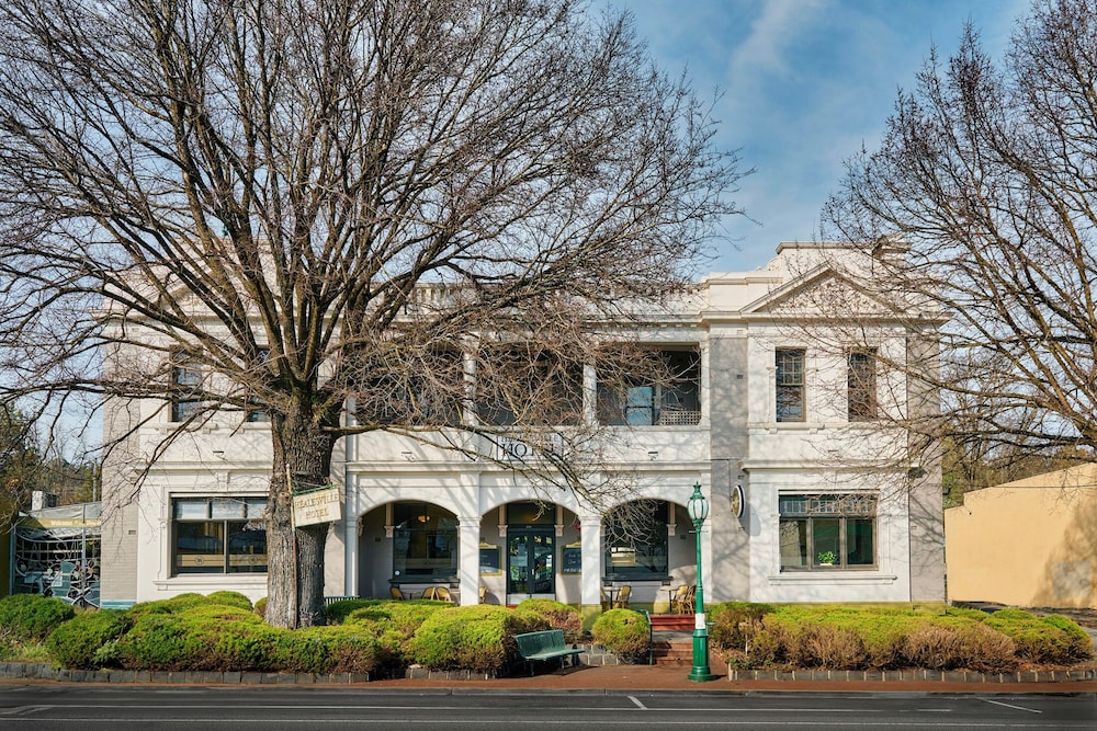 HEALESVILLE HOTEL 2/50