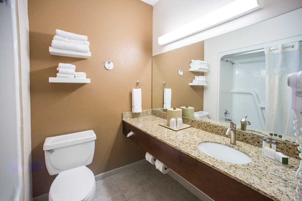 Northfield Inn Suites Conference Center 27/63