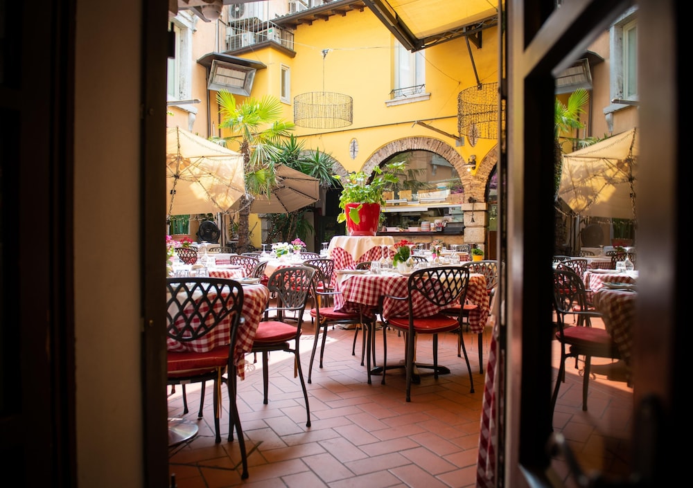 Alessi Hotel Trattoria 51/72