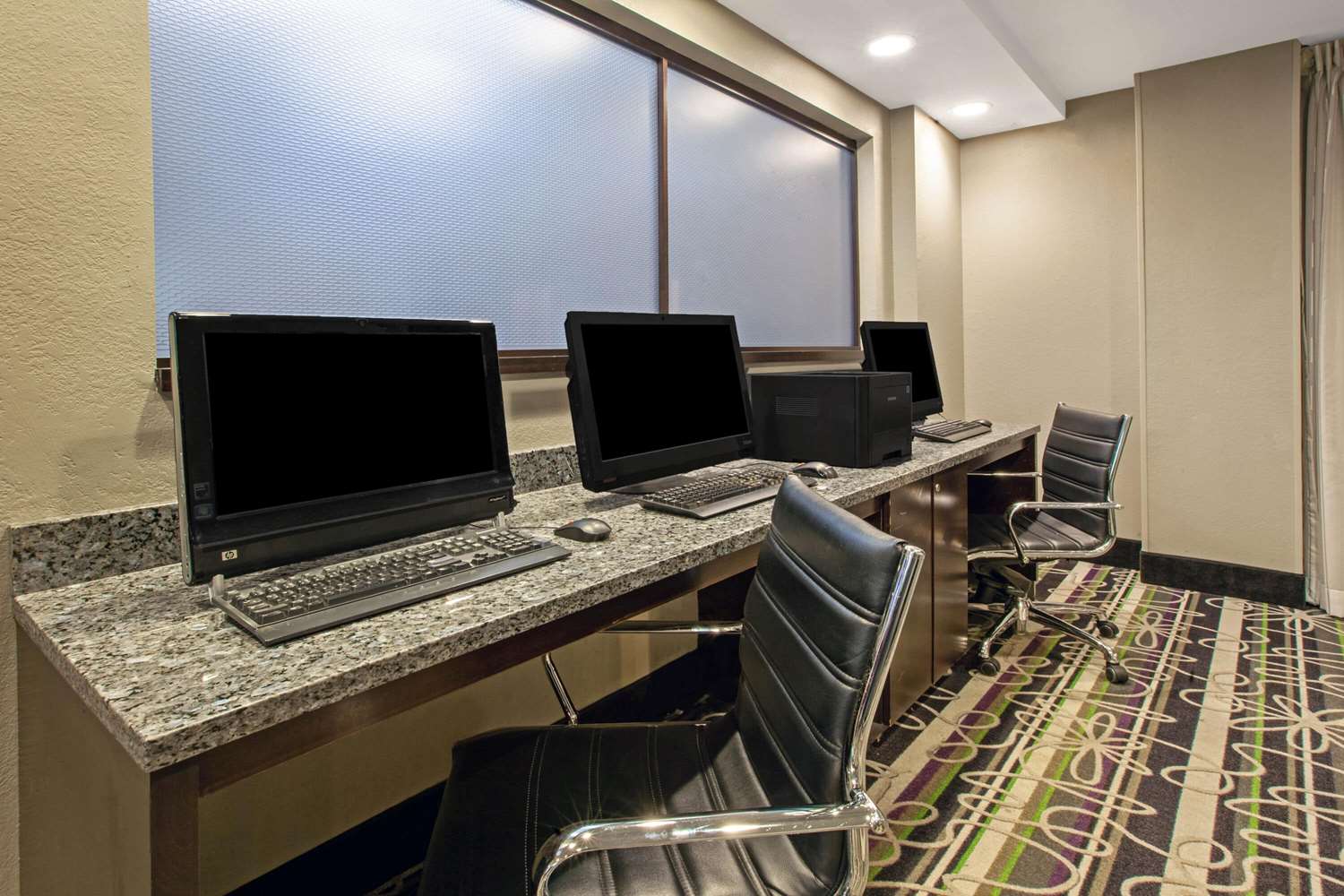 La Quinta Inn & Suites by Wyndham Detroit Metro Airport 46/55