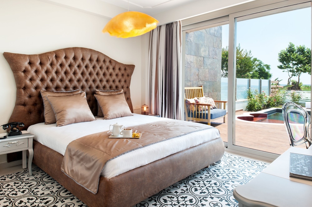 Alexandra Golden Family Innovation Resort 24/76