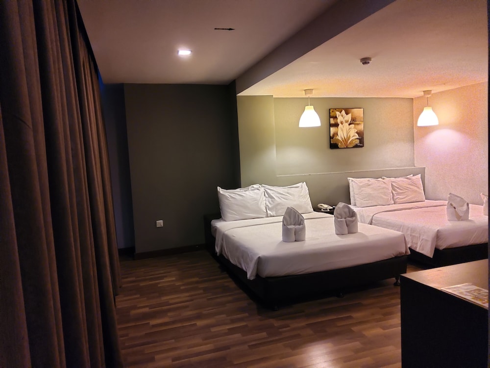 K Hotel 37/48