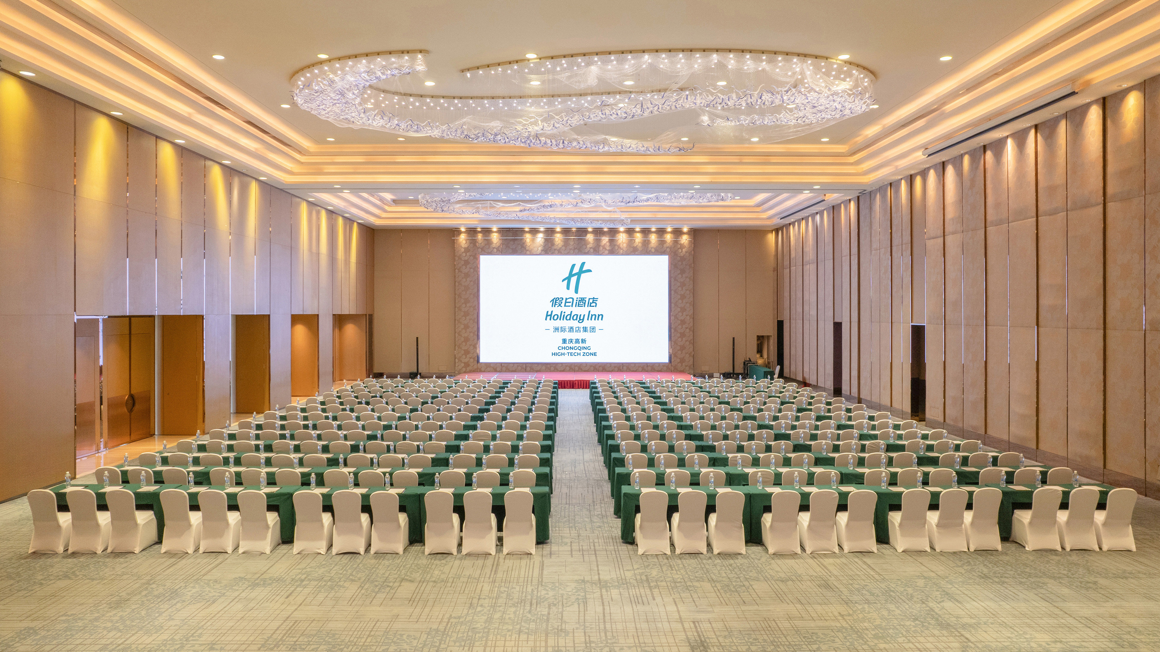 Holiday Inn Chongqing University Town 40/50