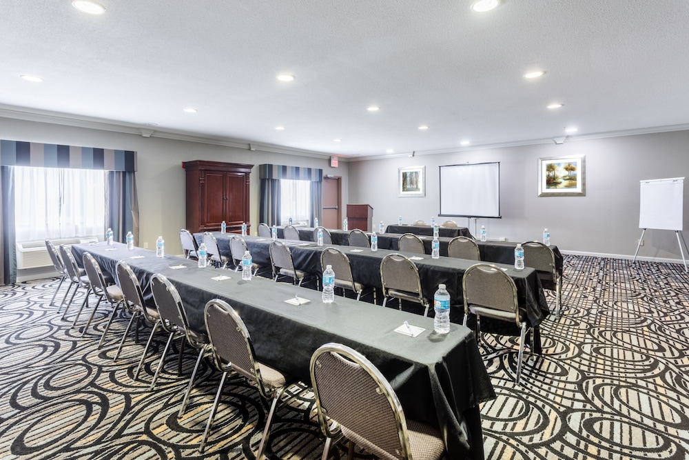 Holiday Inn Express Hotel And Suites Lake Charles 46/58