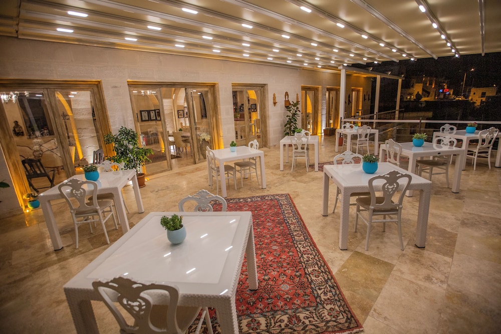 Karlik Cave Suite 34/50