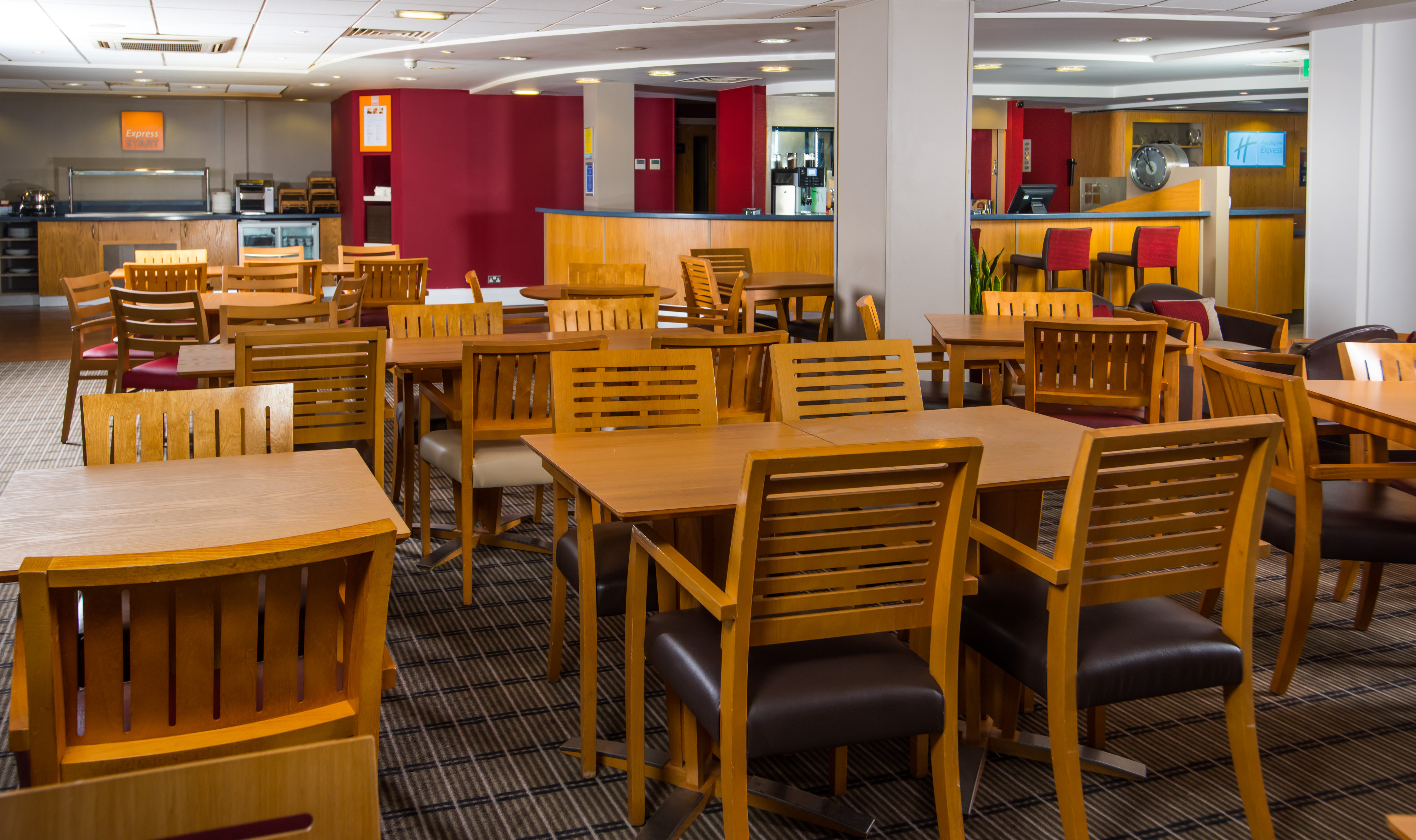 HOLIDAY INN EXPRESS SWANSEA EAST — 6