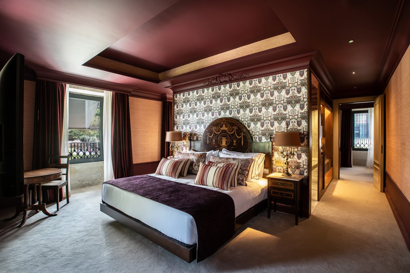 SIGNATURE, SUITE