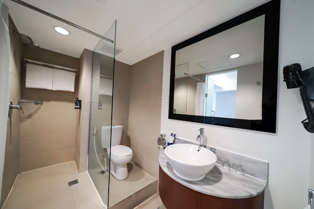 Aston Pluit Hotel and Residence 66/66