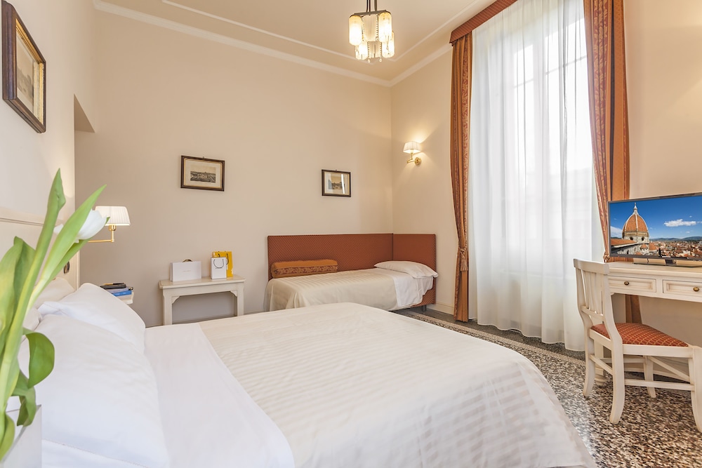 1 BEDROOM, CLASSIC, TRIPLE, 1 QUEEN AND 1 SINGLE BED