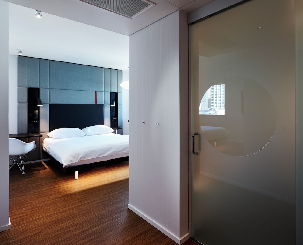 Room, King Bed, Accessible, CitizenM San Francisco Union Square 3/16