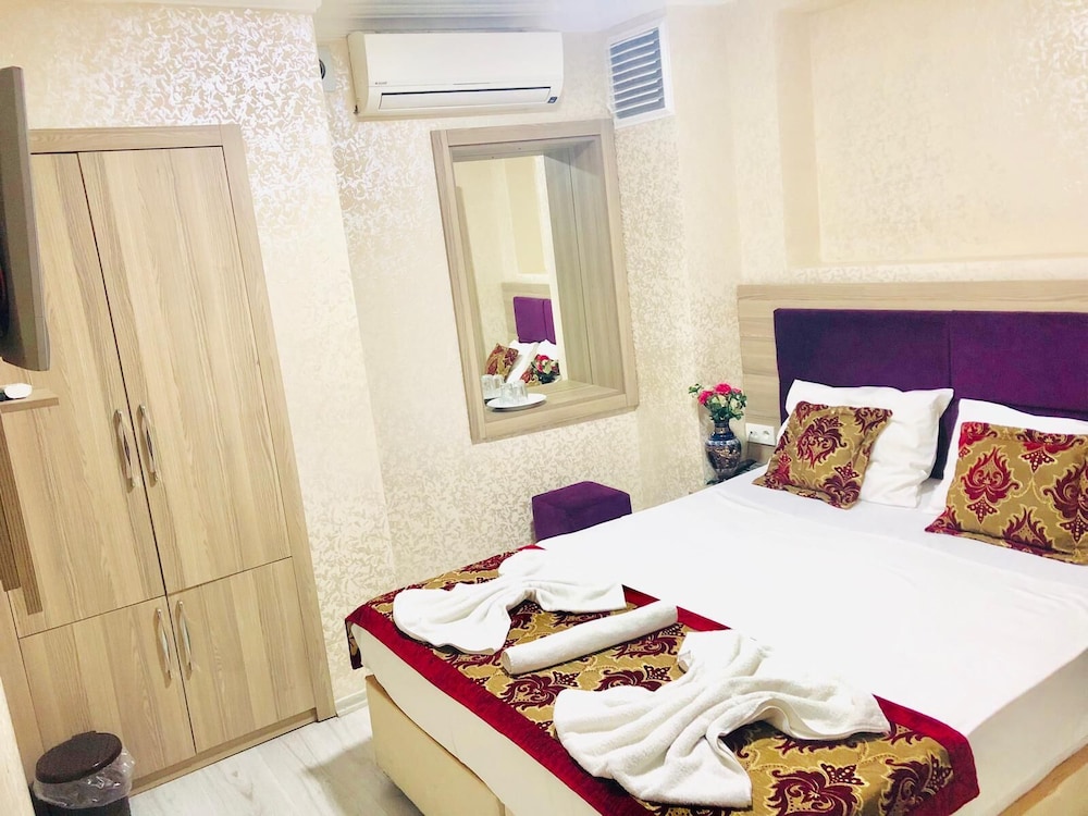 Theodian Hotel 35/74