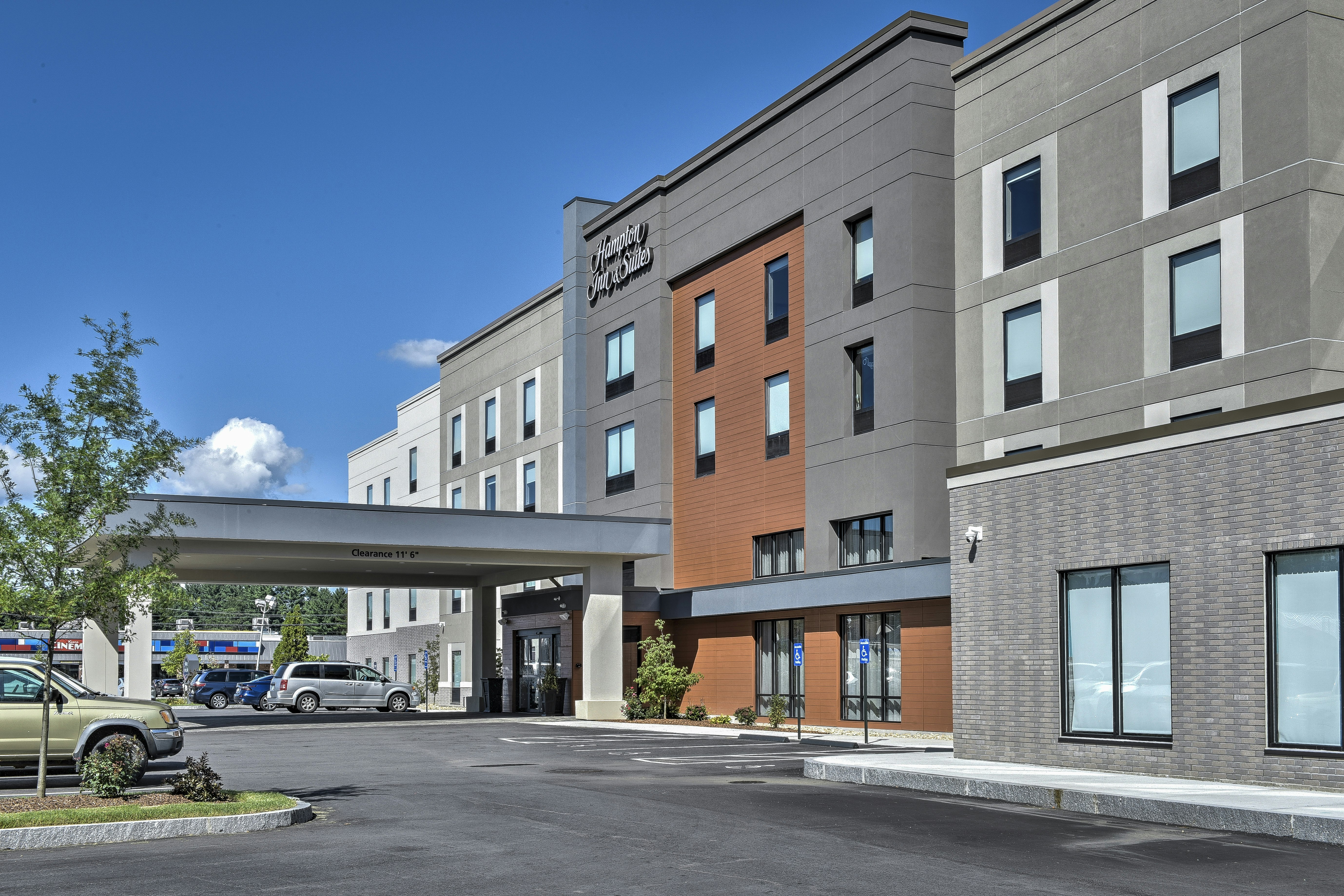 Hampton Inn and Suites Keene 41/47