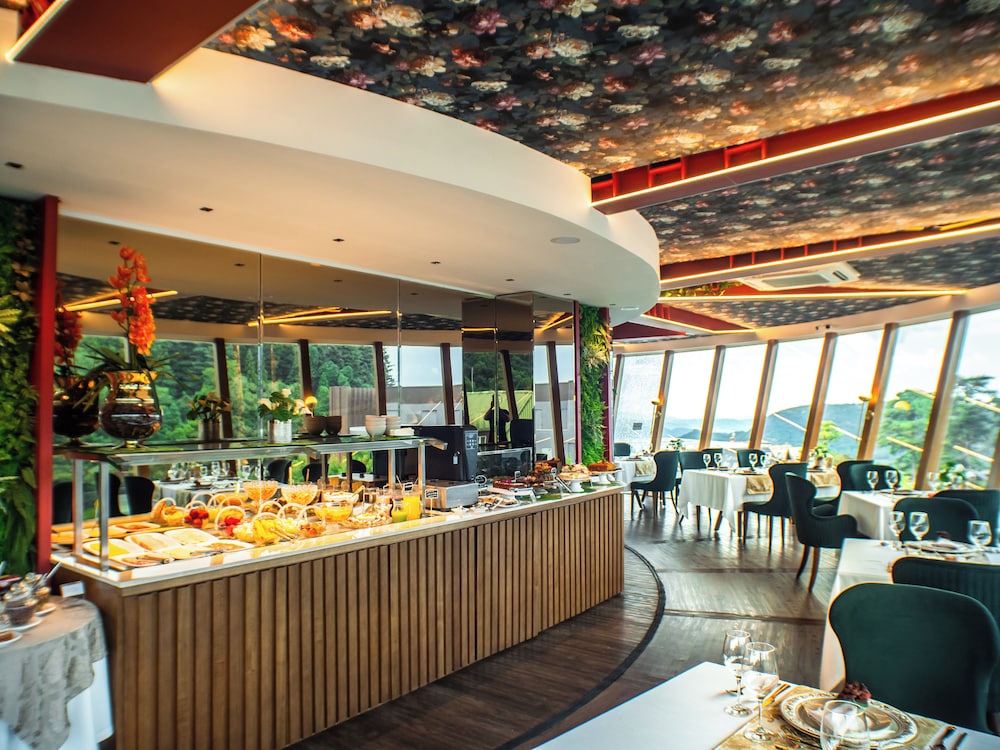 HOTEL RF VISION restaurante giratorio 32/50