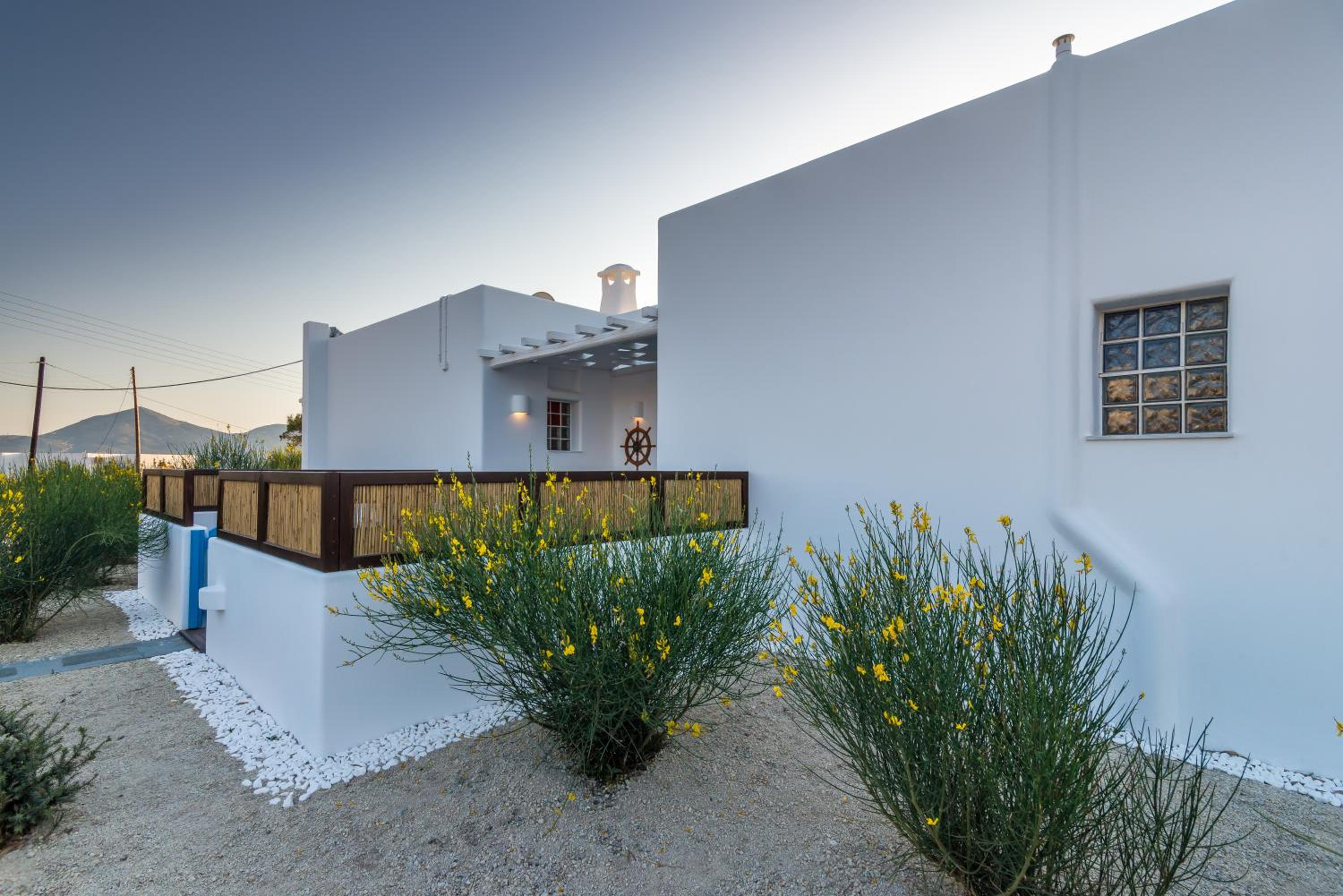 Eiriana Luxury Suites 54/60