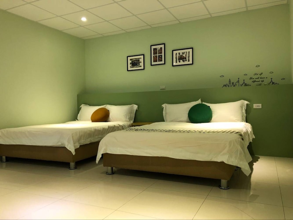 ROOM, QUADRUPLE