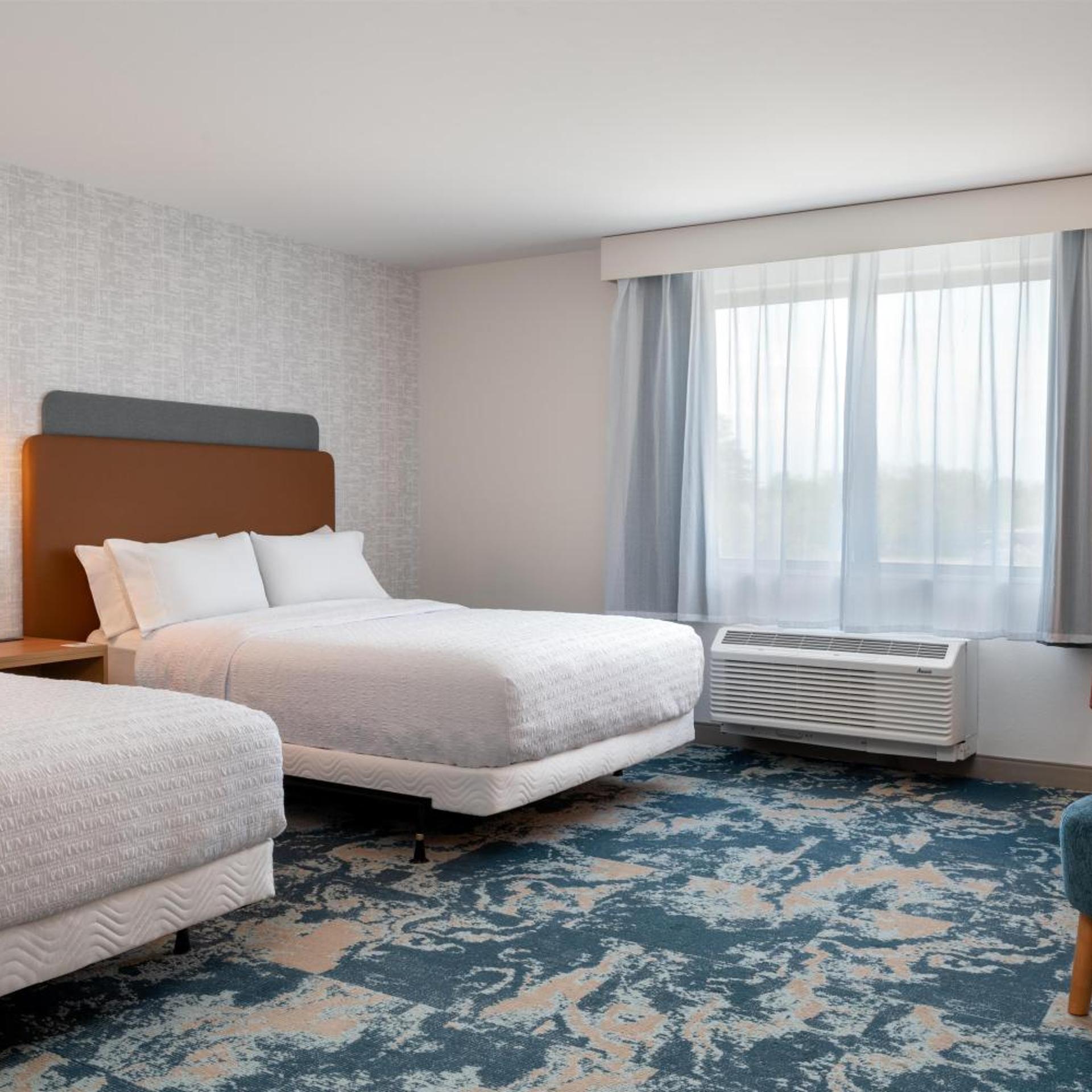 Room, King Bed, 2 Queen Beds, Bathtub, Accessible