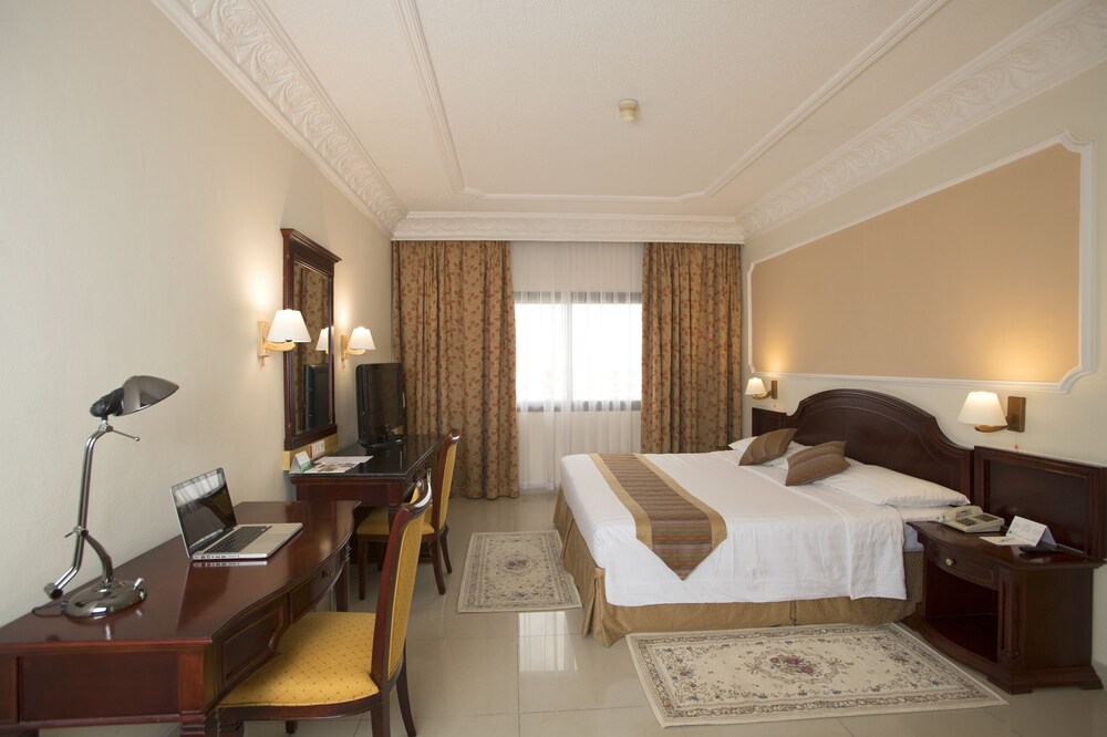 Muscat Holiday 11/41