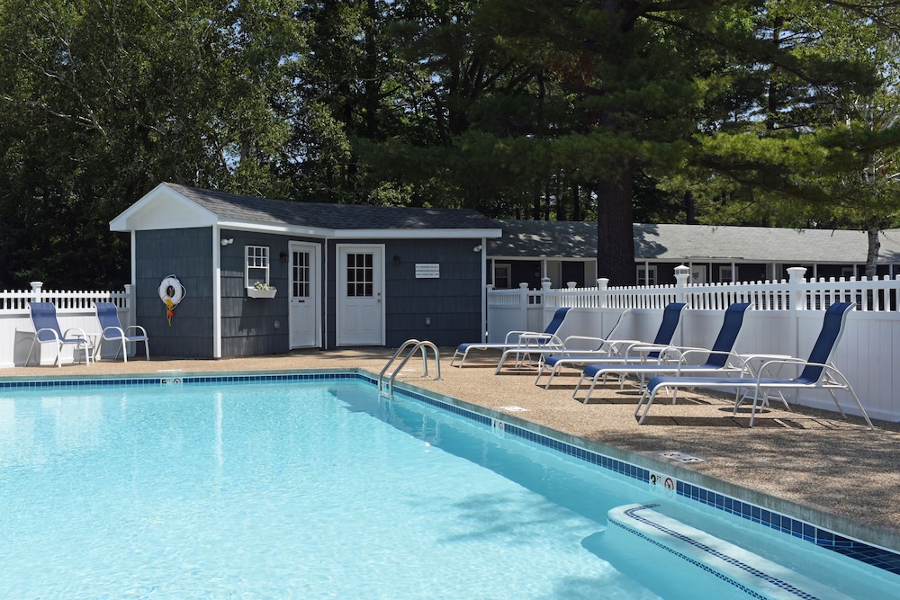 Kittery Inn and Suites 1/38