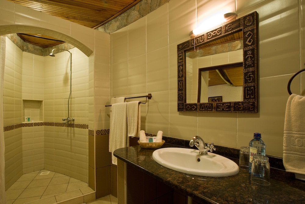MARA SOPA LODGE 25/27