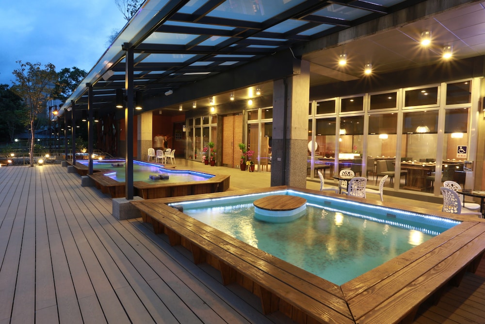 No.9 Hotel 42/76