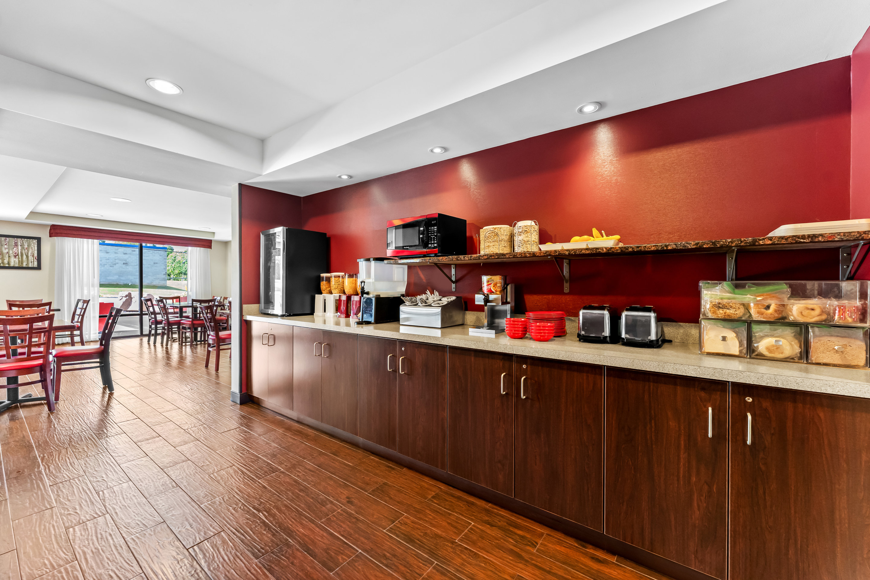 Red Roof Plus Suites Malone 9/40