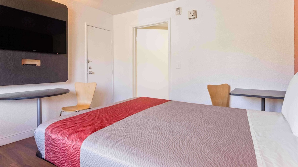Motel6 Fremont, CA - South 29/57