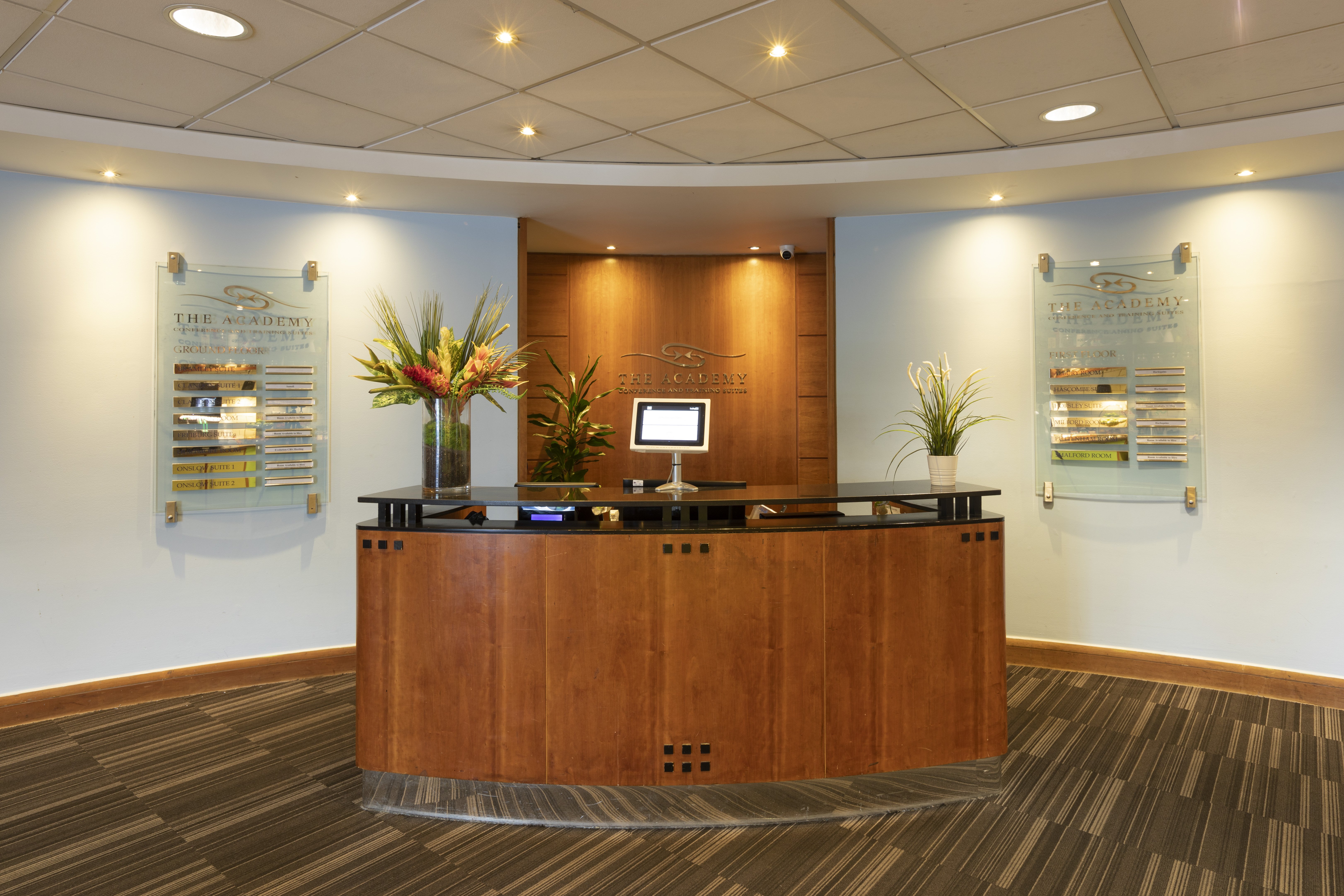 Holiday Inn Guildford 12/71