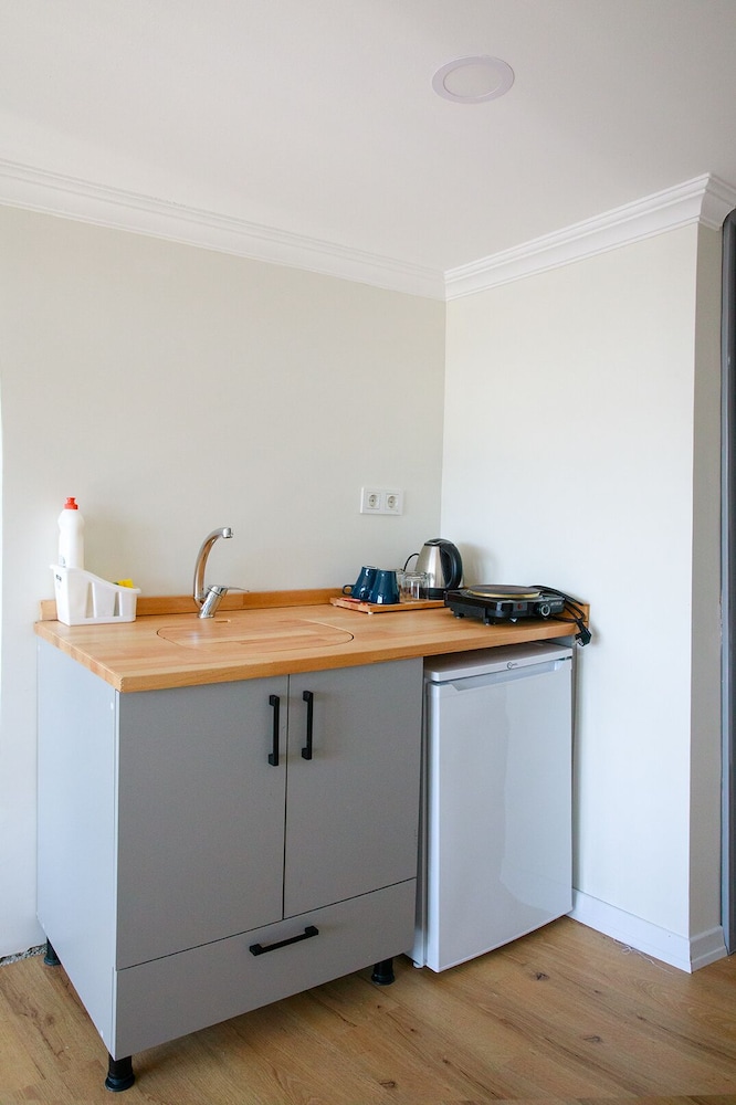 Beans House Suite 6/50
