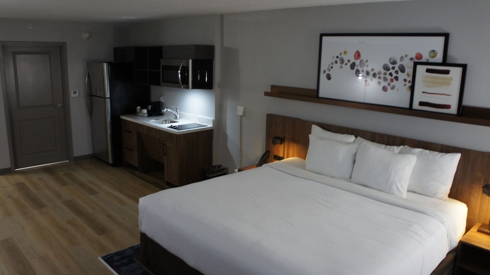 Hawthorn Extended Stay by Wyndham Knoxville 25/46