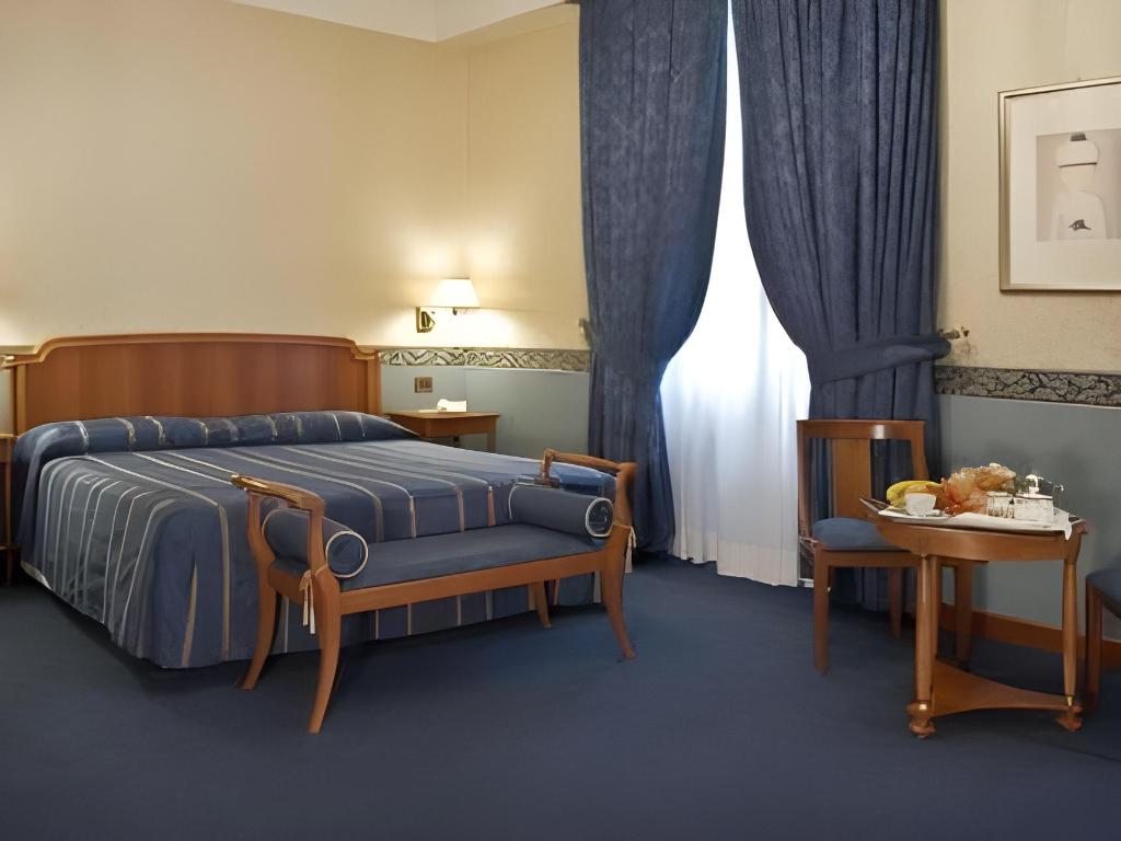 Standard, Triple, 1 Queen and 1 Single Bed