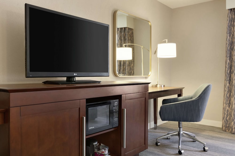 Hampton Inn And Suites Nashville Downtown Tn 49/53