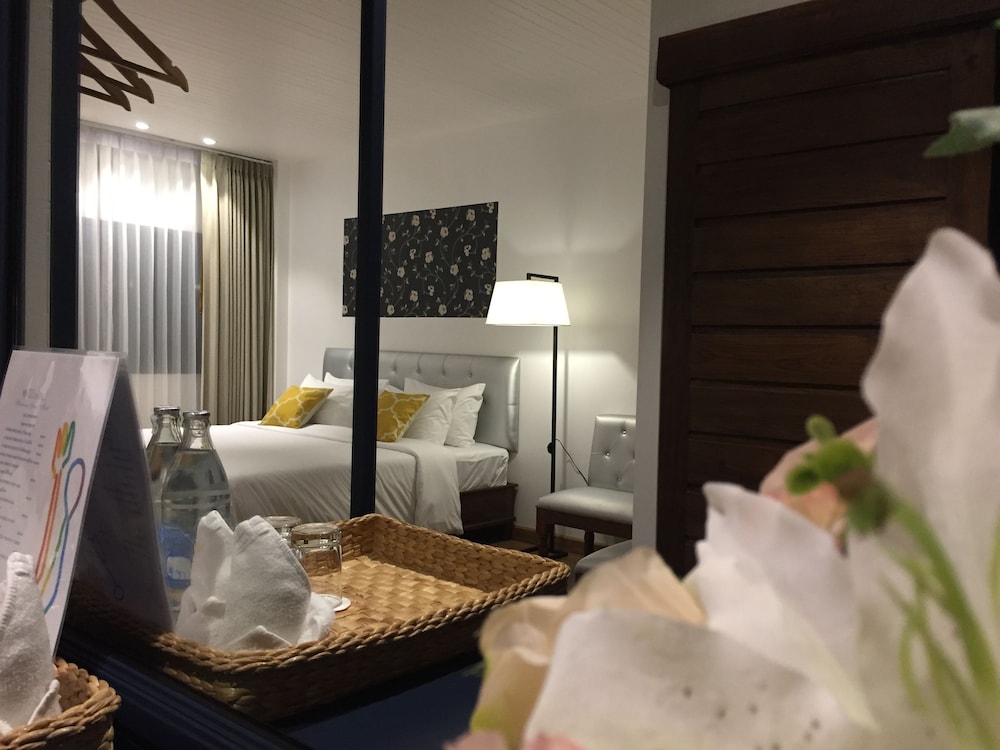 Phetcharat Grand Hotel Maesot 50/50