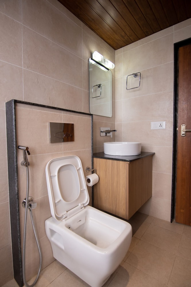Everest Manla Resort 50/50
