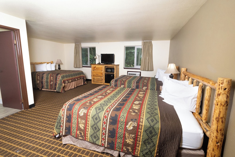 Multiple Bedrooms, Superior, 3 Queen Beds