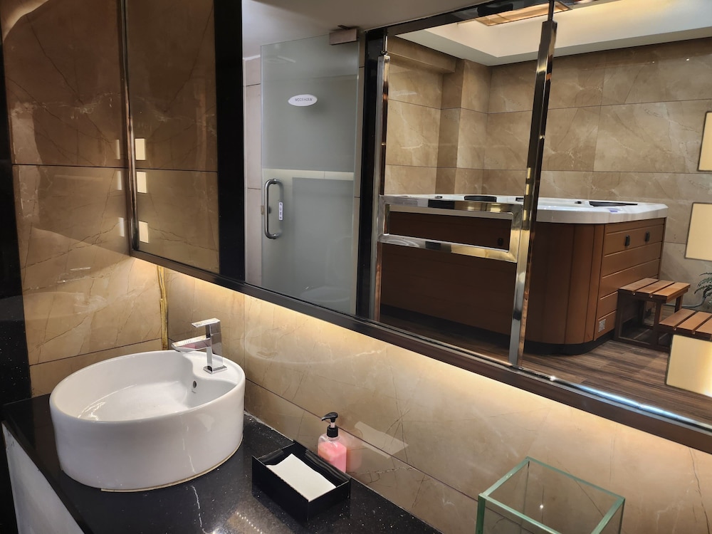 White Castle Corporate Residences 48/50