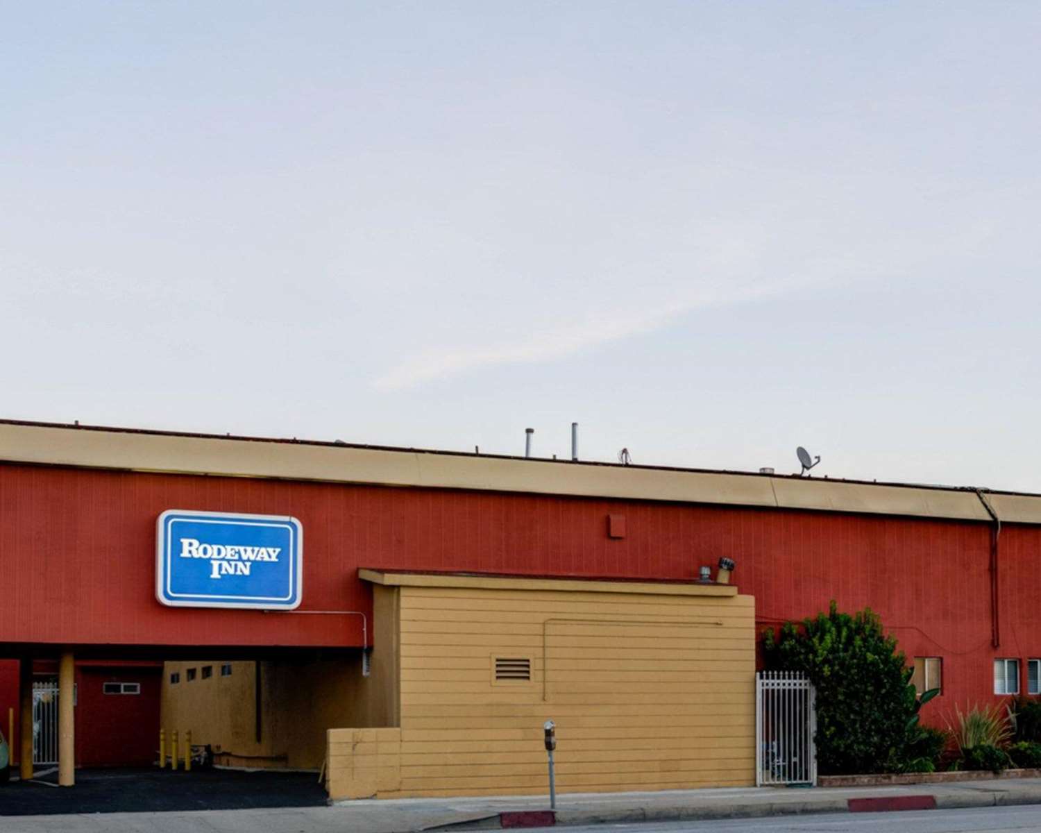 Rodeway Inn Near Venice Beach 2/35