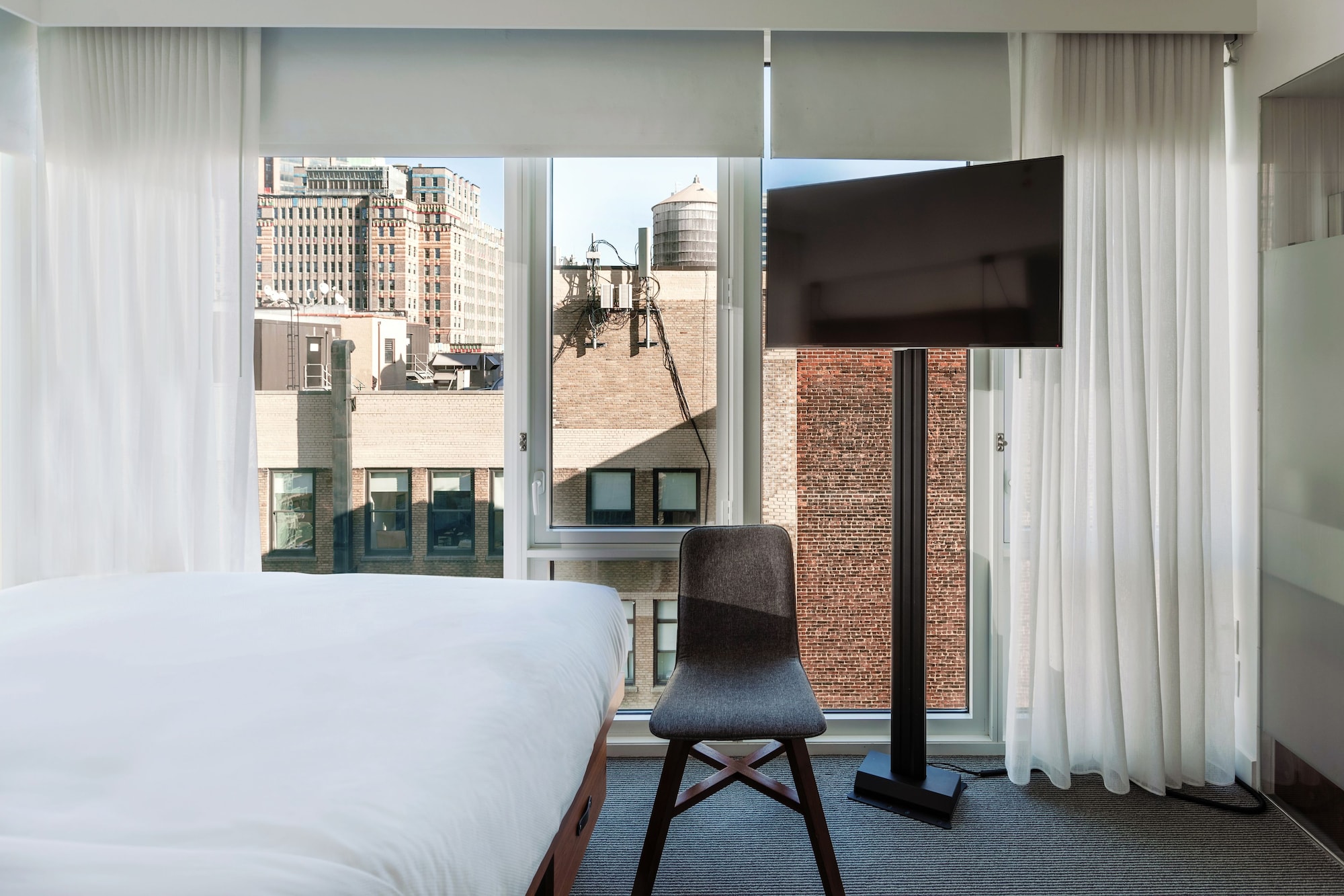ESSENTIAL, KING BED
