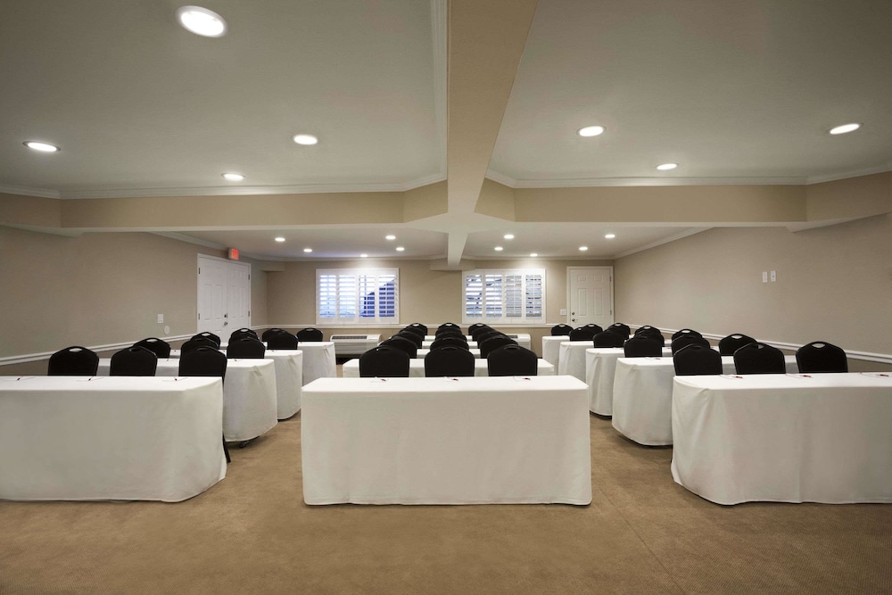 Infinity Inn & Suites 26/30