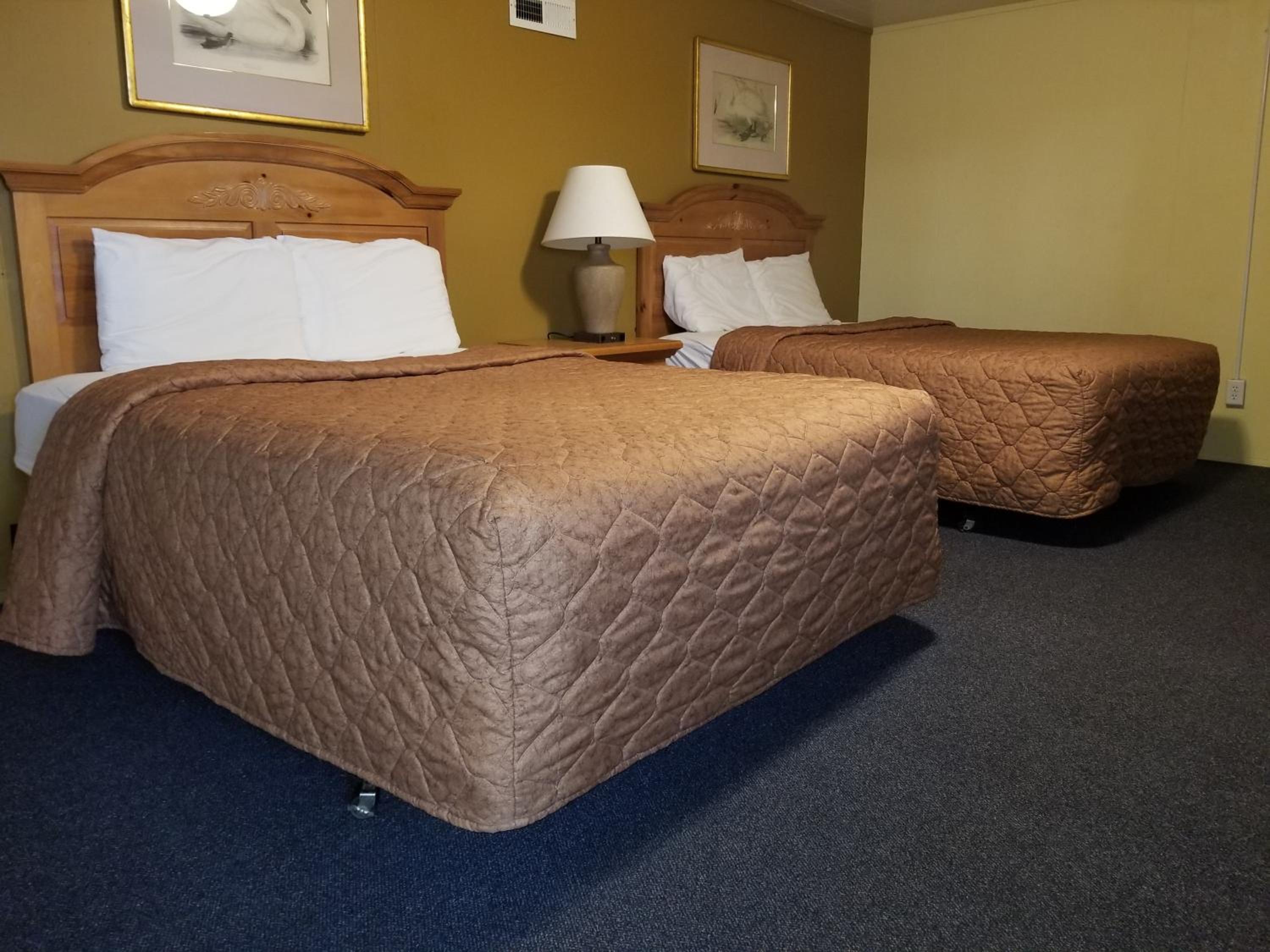غرفة بسريرين كوين، Rodeway Inn La Crosse 2/3