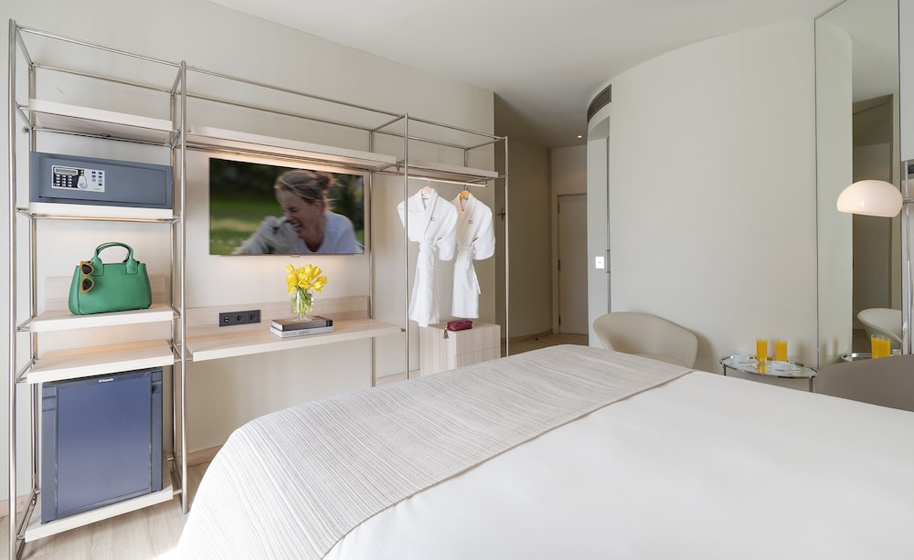 DELUXE, TWIN BEDS