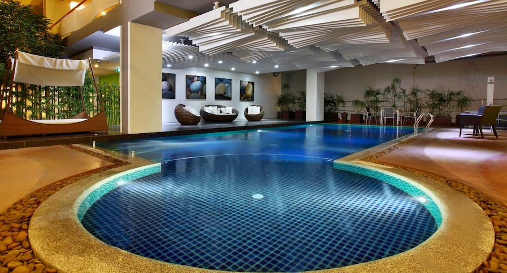 swimming pool spa