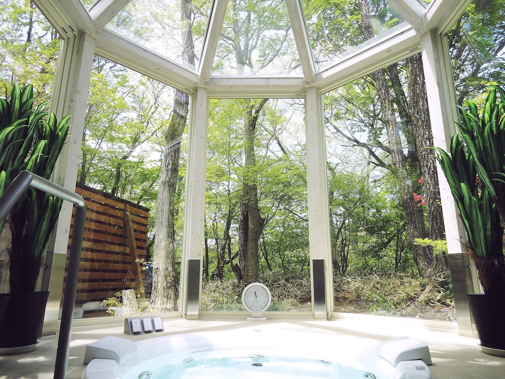 Cozy Inn Antique 10/23