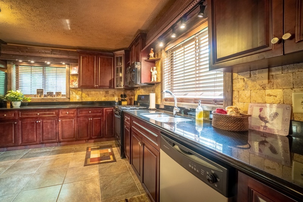 Nacoochee Valley Rentals 49/50