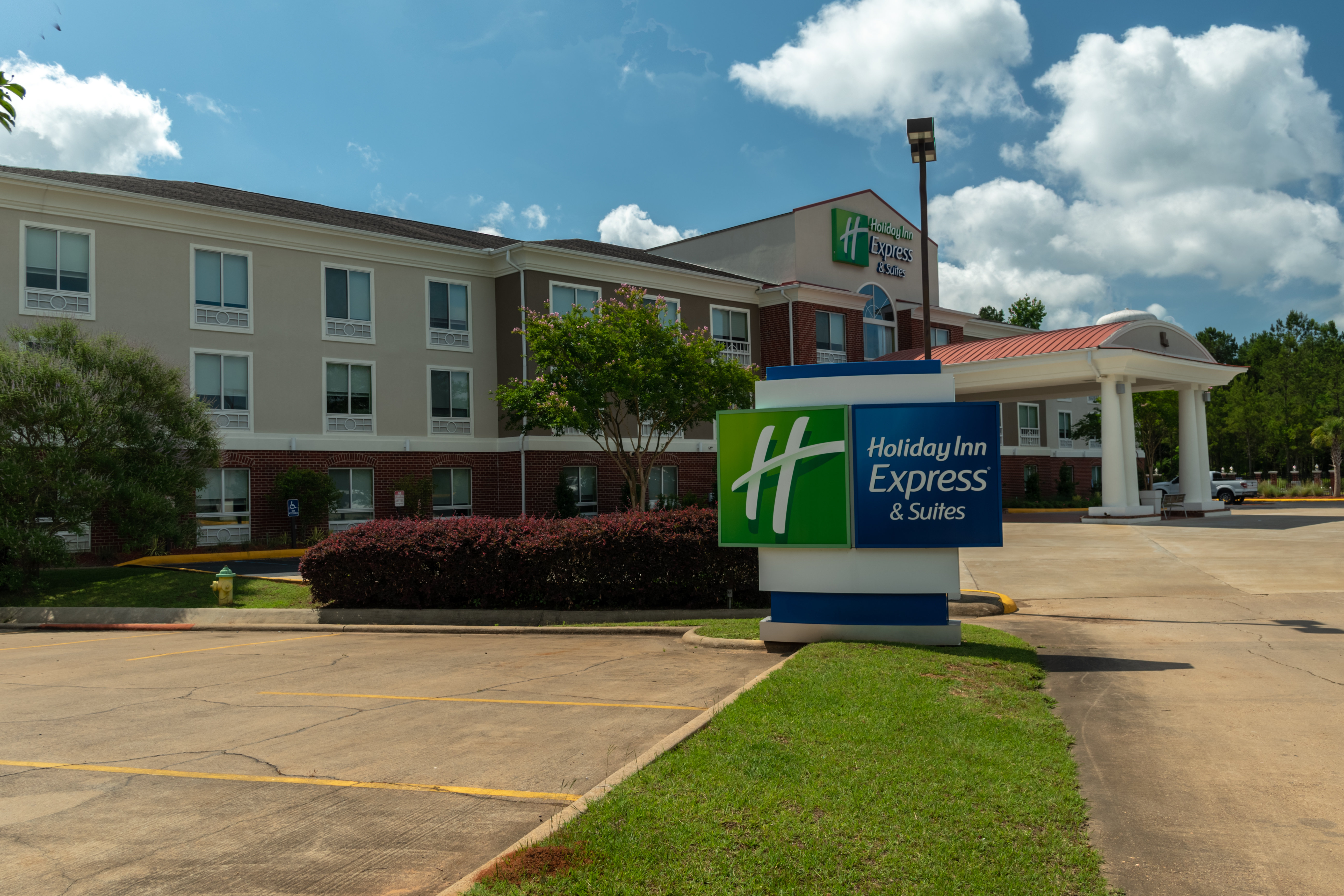 Holiday Inn Express Hotel Suites Natchitoches 54/56